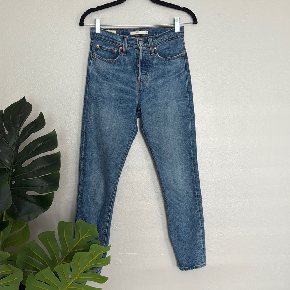 Levi’s wedgie jeans
